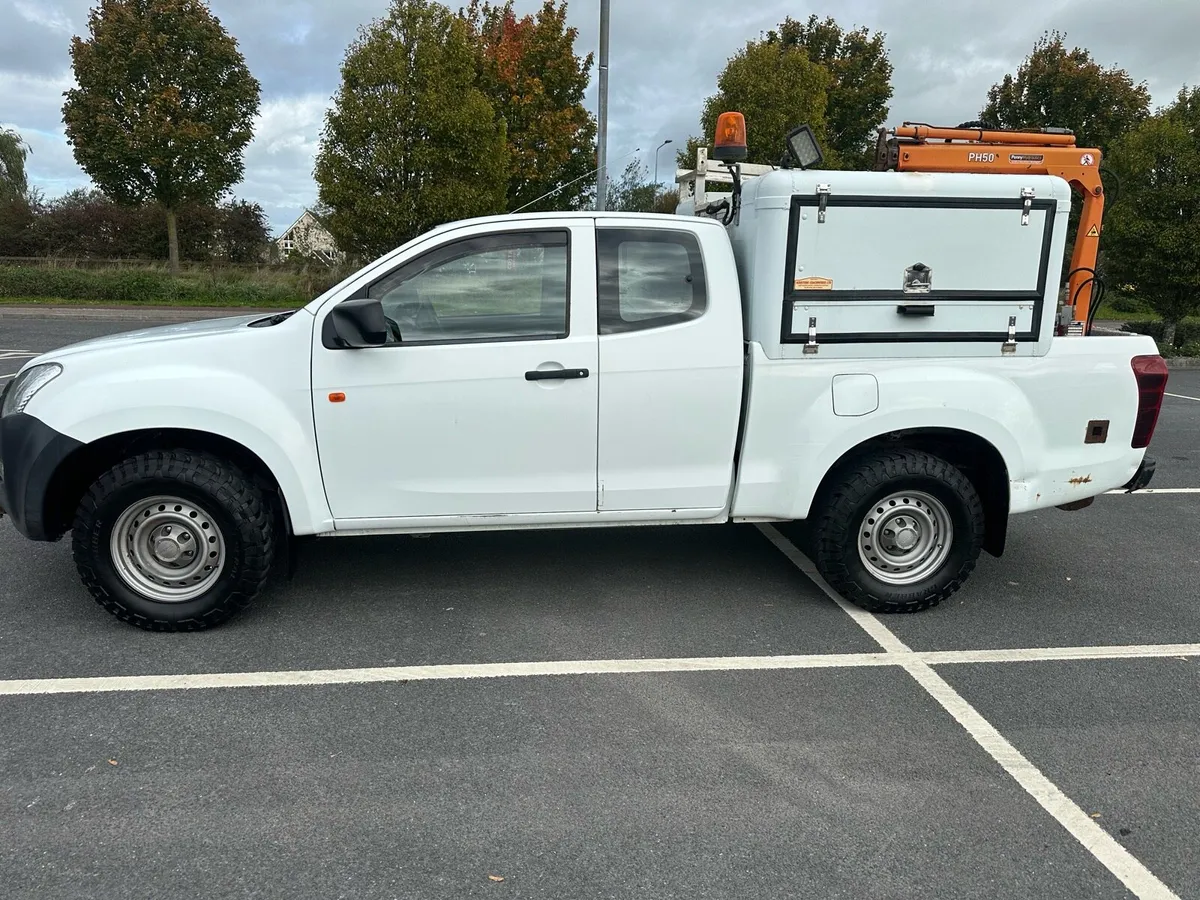 Isuzu D-Max 2.5 Diesel 4x4 Pick Up with Hi-ab - Image 1