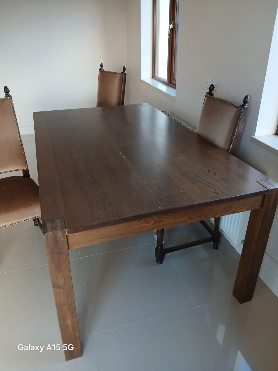 Table and chairs - Image 1