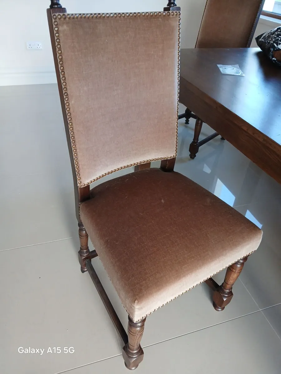 Table and chairs - Image 4