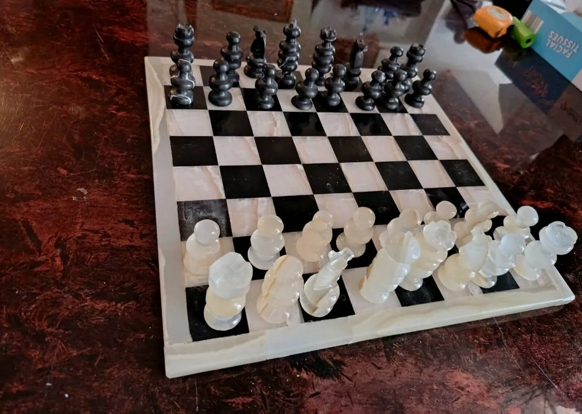 Large and heavy marble chess set - Image 2