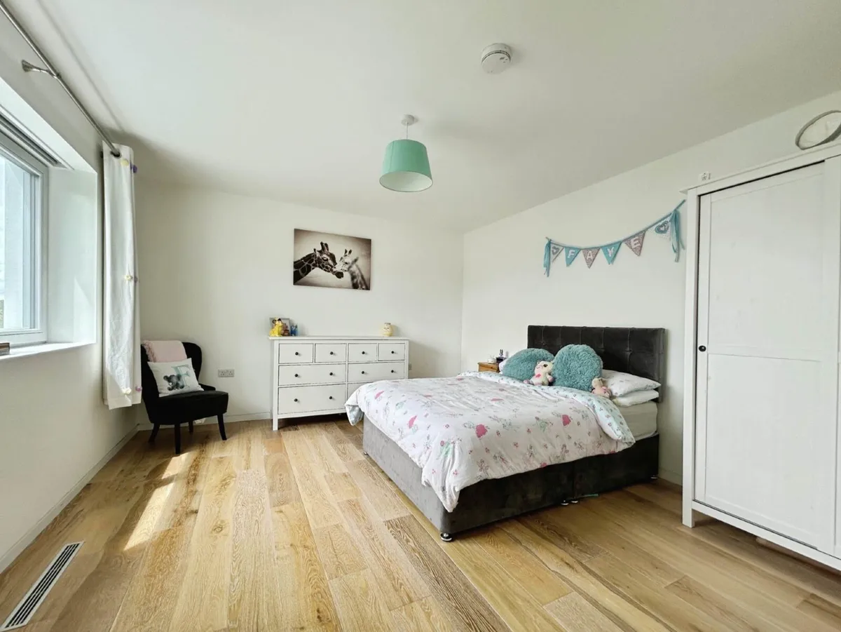 Bedroom furniture - Image 1