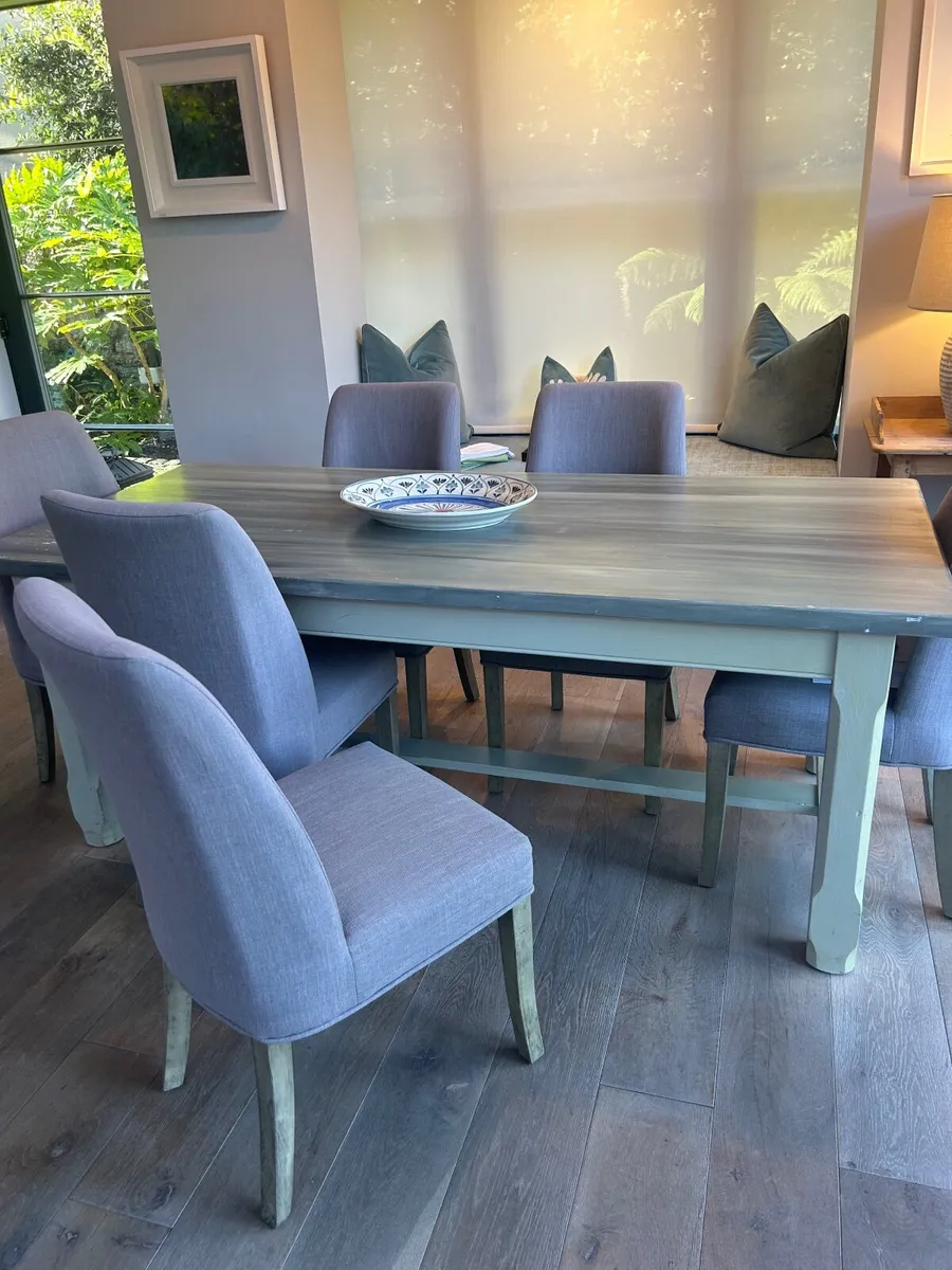 Dining table - Image 1