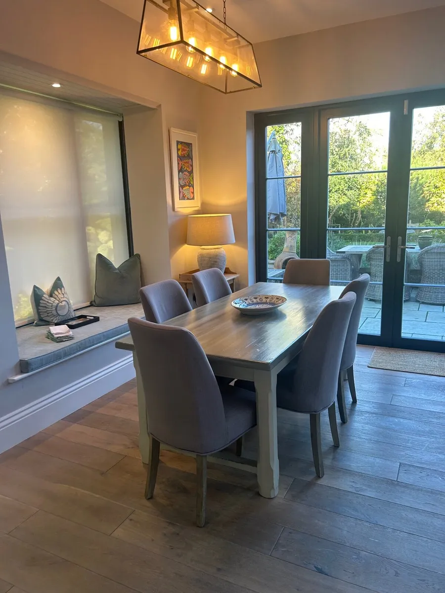 Dining table - Image 2