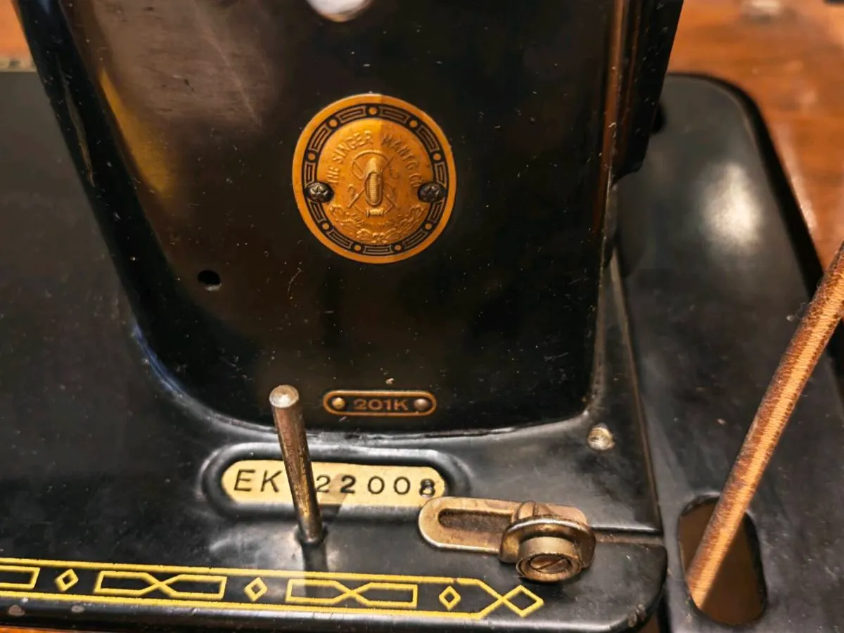 Singer sewing machine model 201k - Image 3