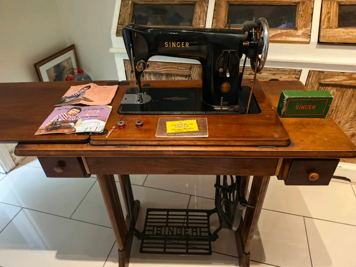 Singer sewing machine model 201k - Image 1