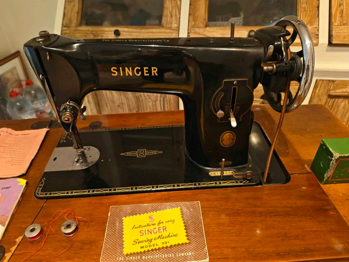 Singer sewing machine model 201k - Image 2