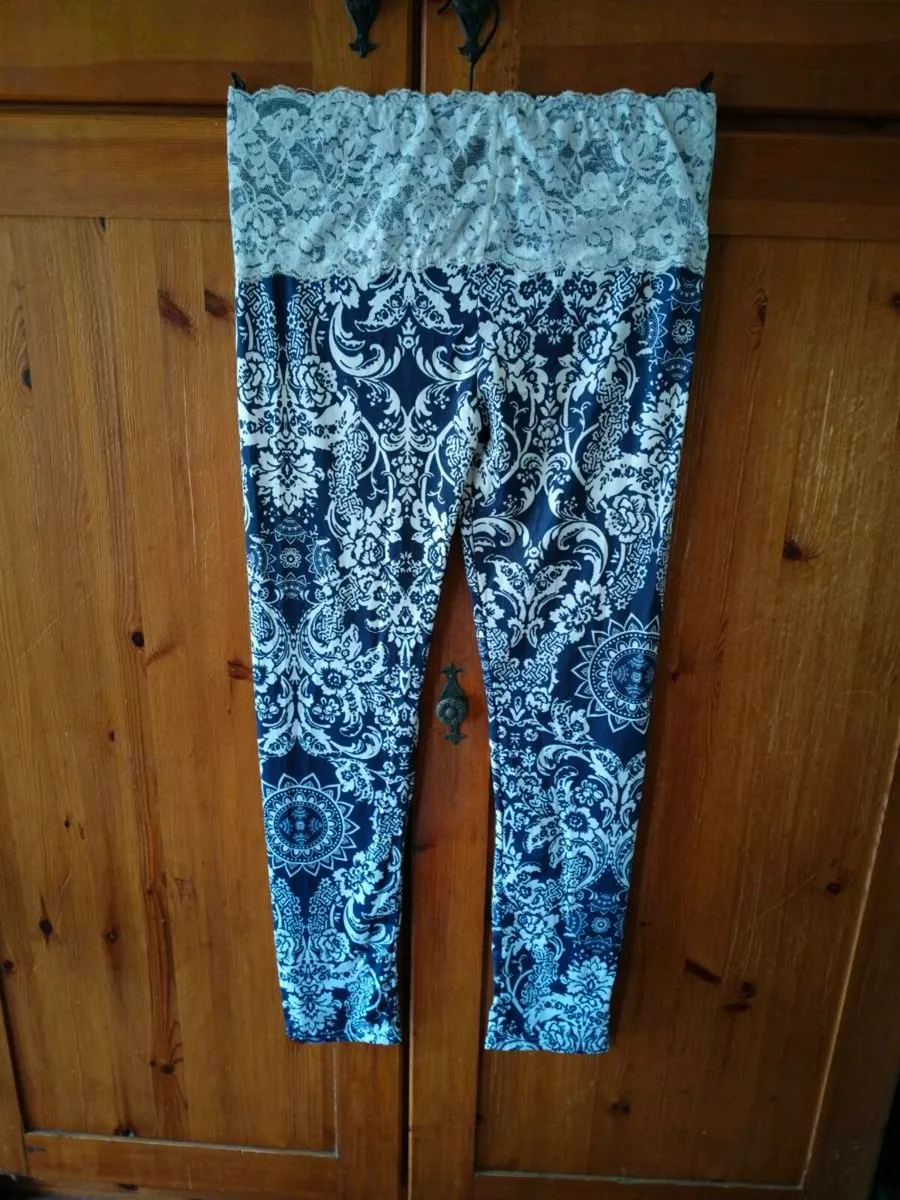 blue and white leggings with damask print with a w - Image 2