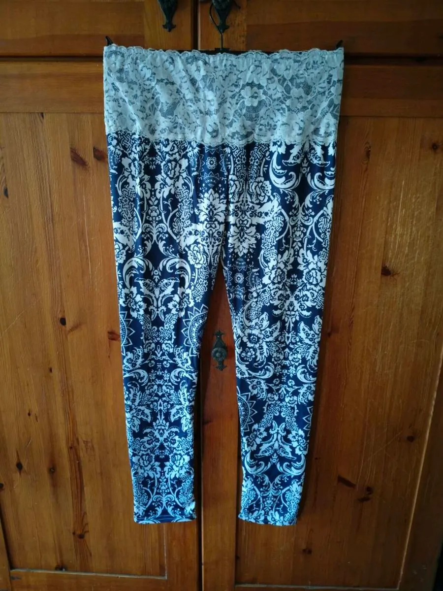blue and white leggings with damask print with a w - Image 1