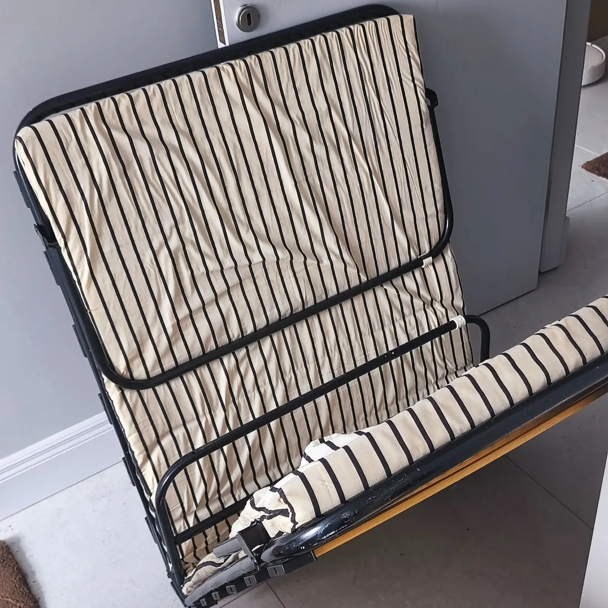Folding bed cot - Image 4