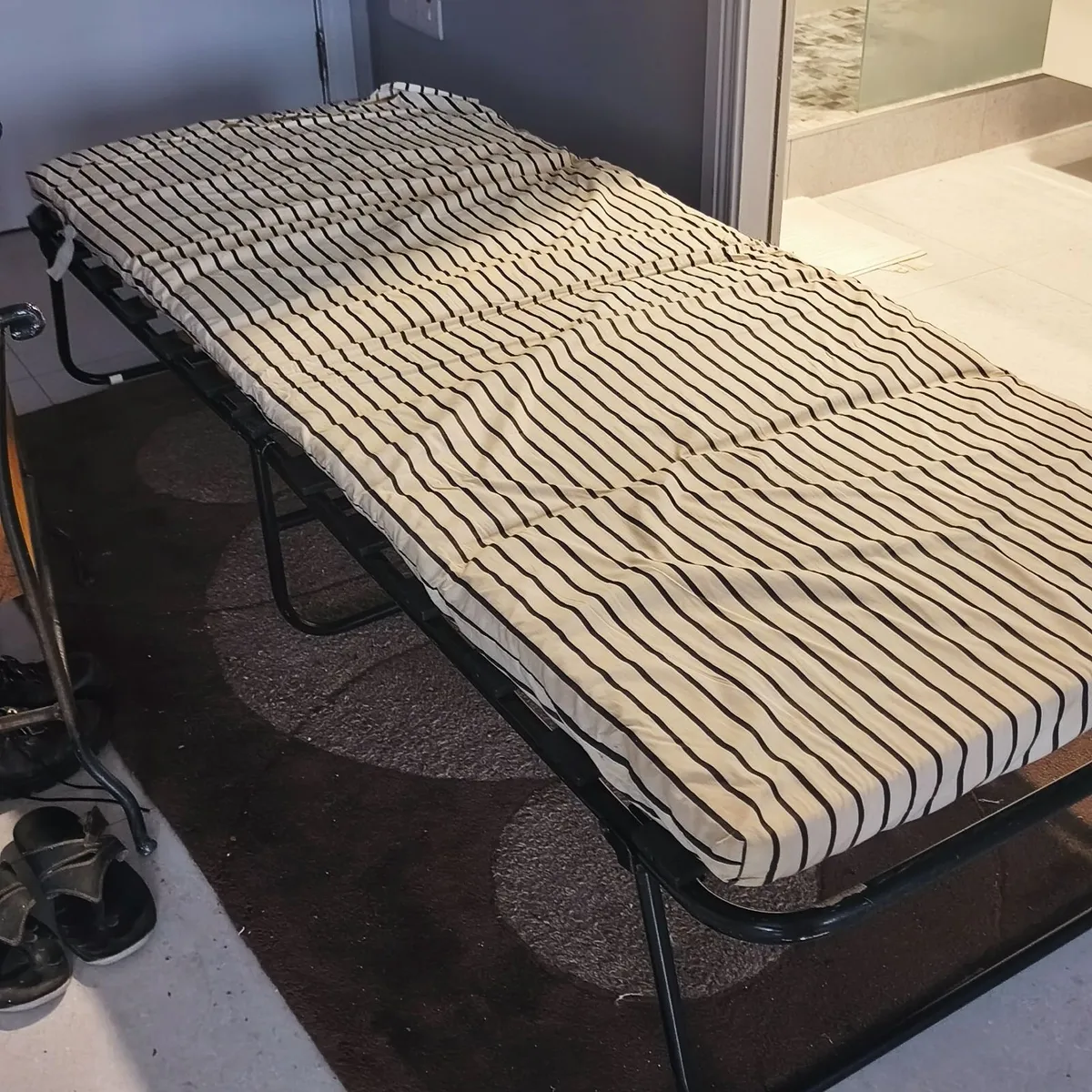 Folding bed cot - Image 1