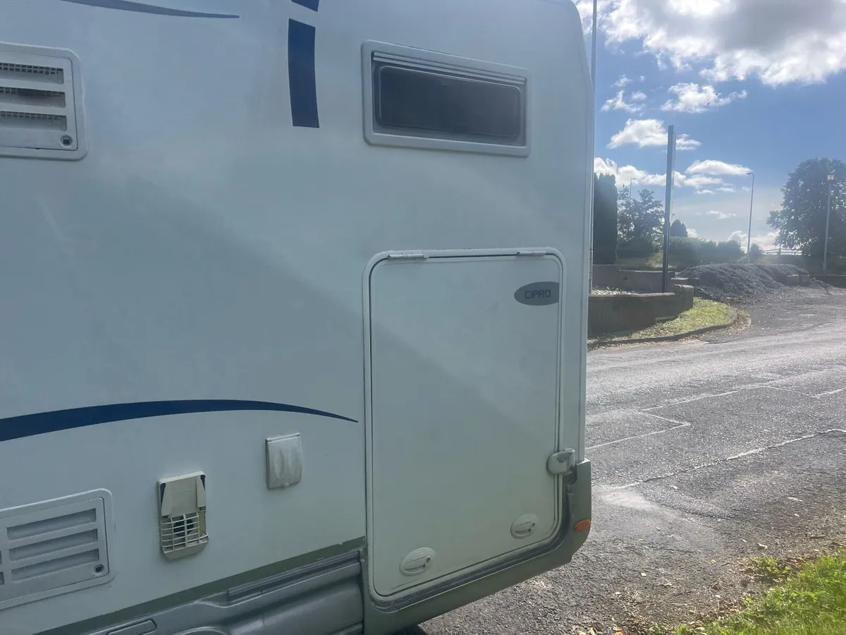 Motorhome - Image 4