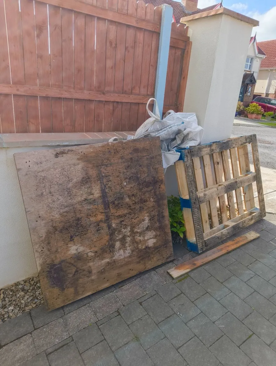 FREE 2 Pallets and 1 tonne bag