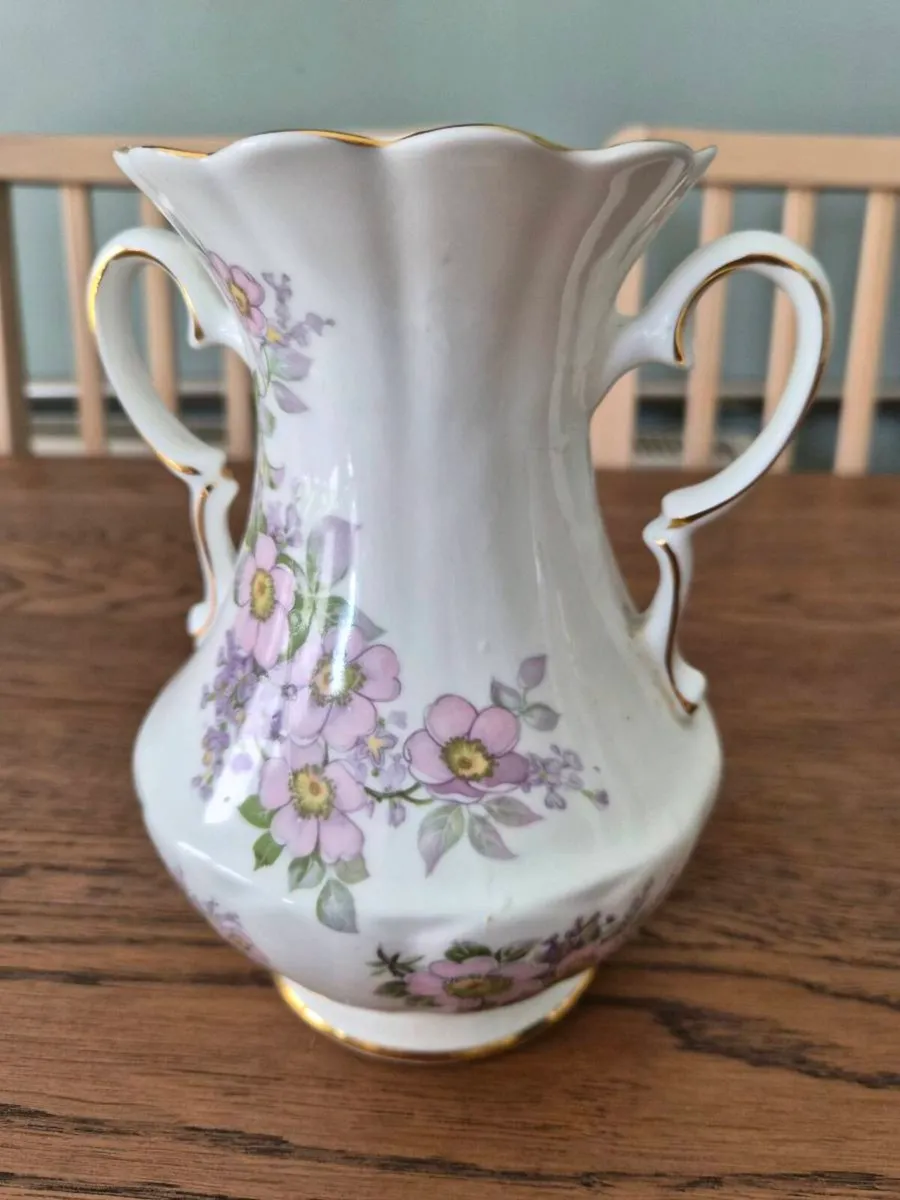 Royal Tara fine bone china vase - Image 2