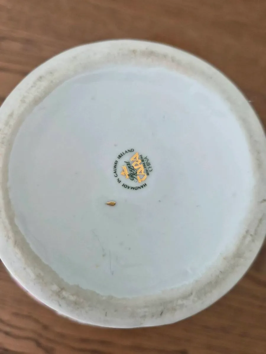 Royal Tara fine bone china vase - Image 4