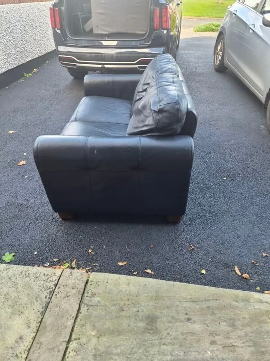 2 seater leather sofa & coffee table - Image 4