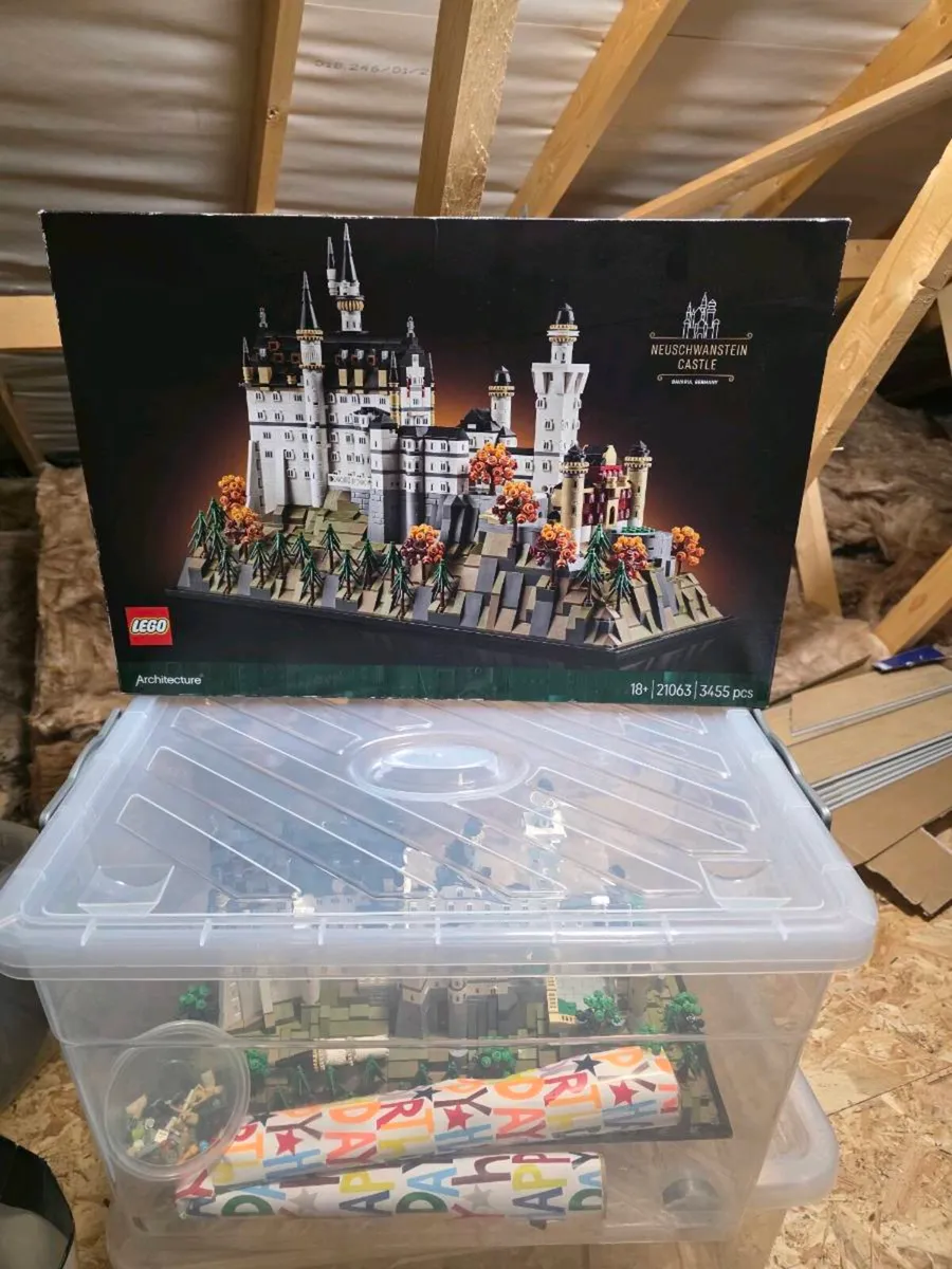 LEGO Architecture Neuschwanstein Castle  Set 21063 - Image 1