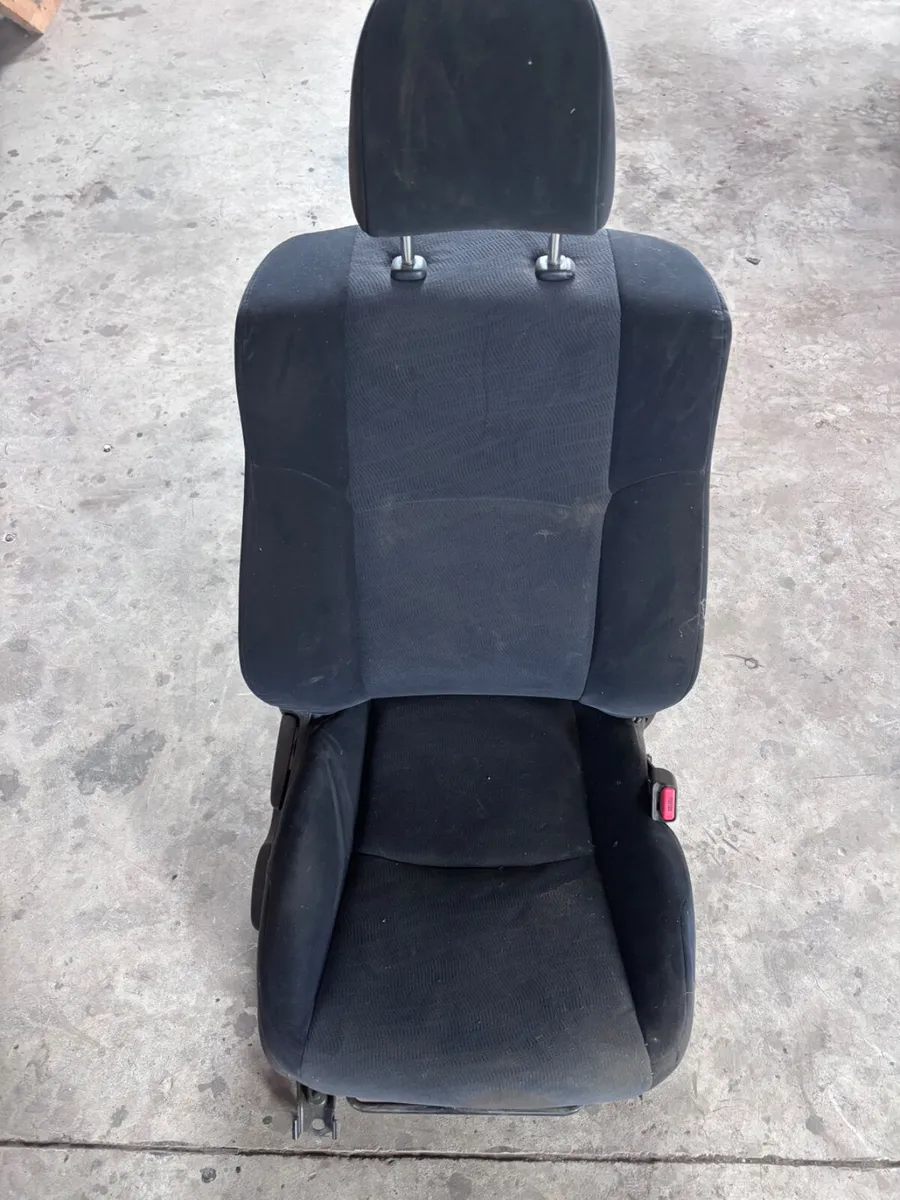 Toyota Landcruiser Drivers Seat - Image 1