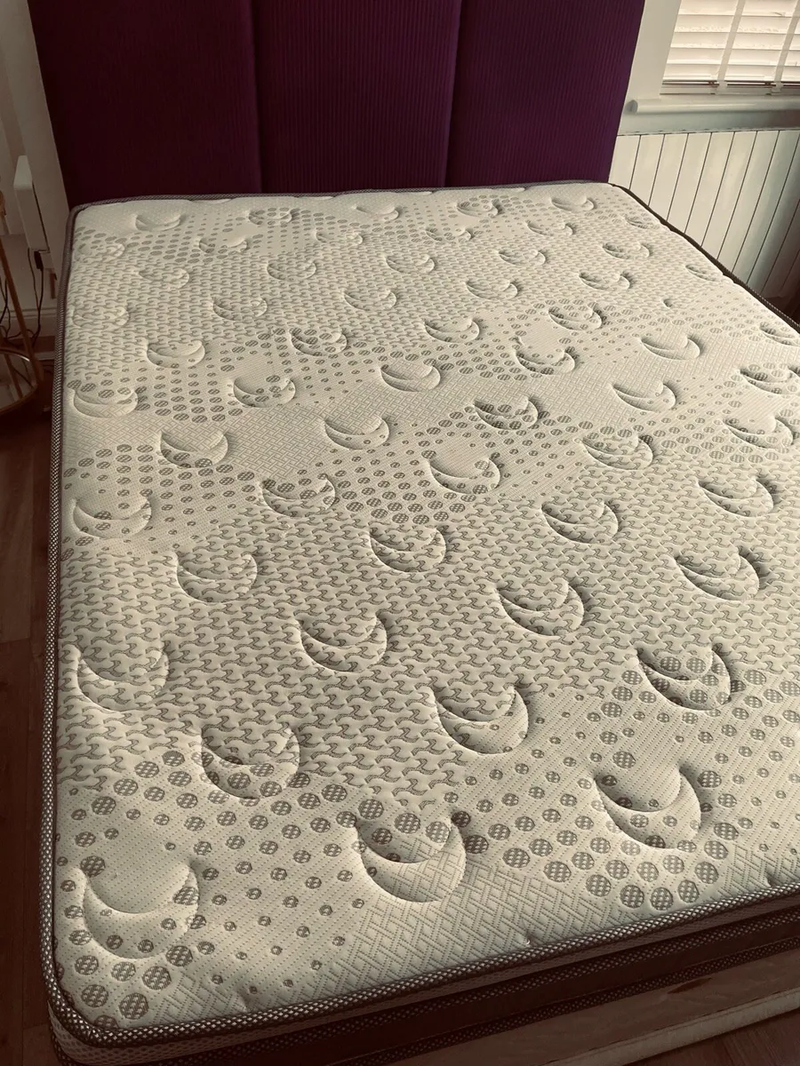Fantastic King Size,Bed,Mattress & Headboard - Image 4