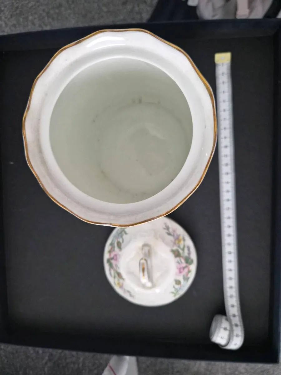 Aynsley fine bone china biscuit barrel - Image 2