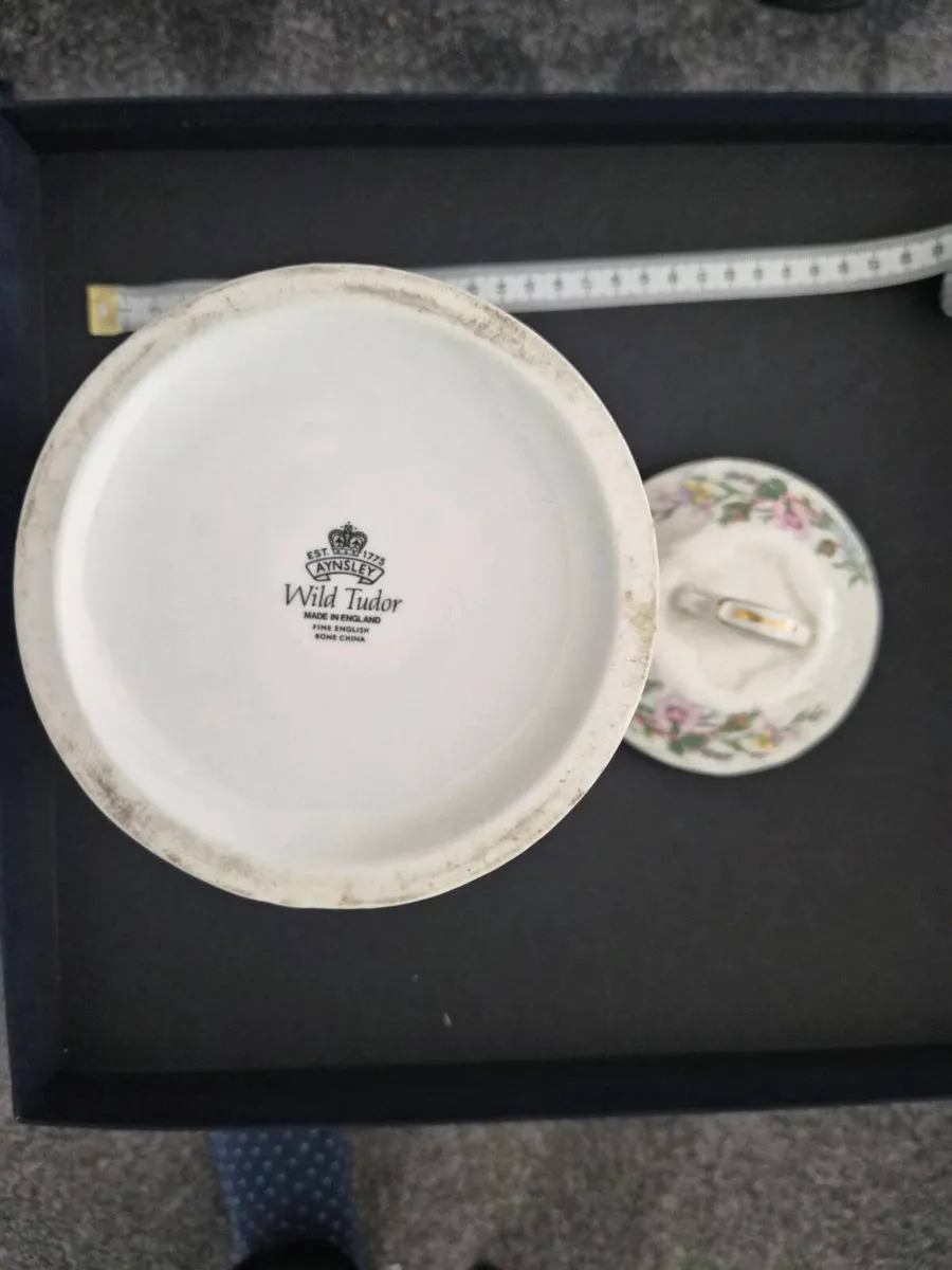Aynsley fine bone china biscuit barrel - Image 3