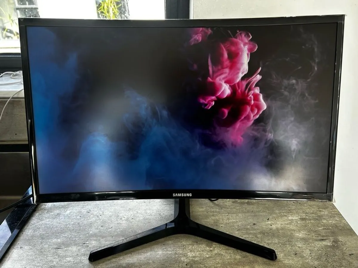 Samsung 24 inch Curved Monitor C24F396FHU - Image 2