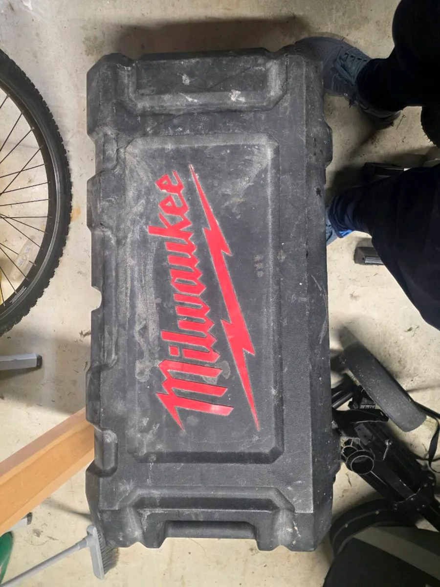 Milwaukee K1000S Heavy Duty Demolition Breaker - Image 3