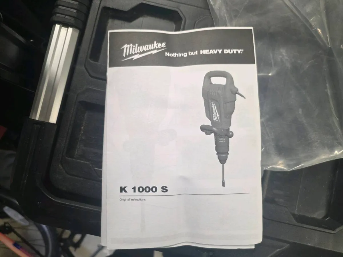 Milwaukee K1000S Heavy Duty Demolition Breaker - Image 2