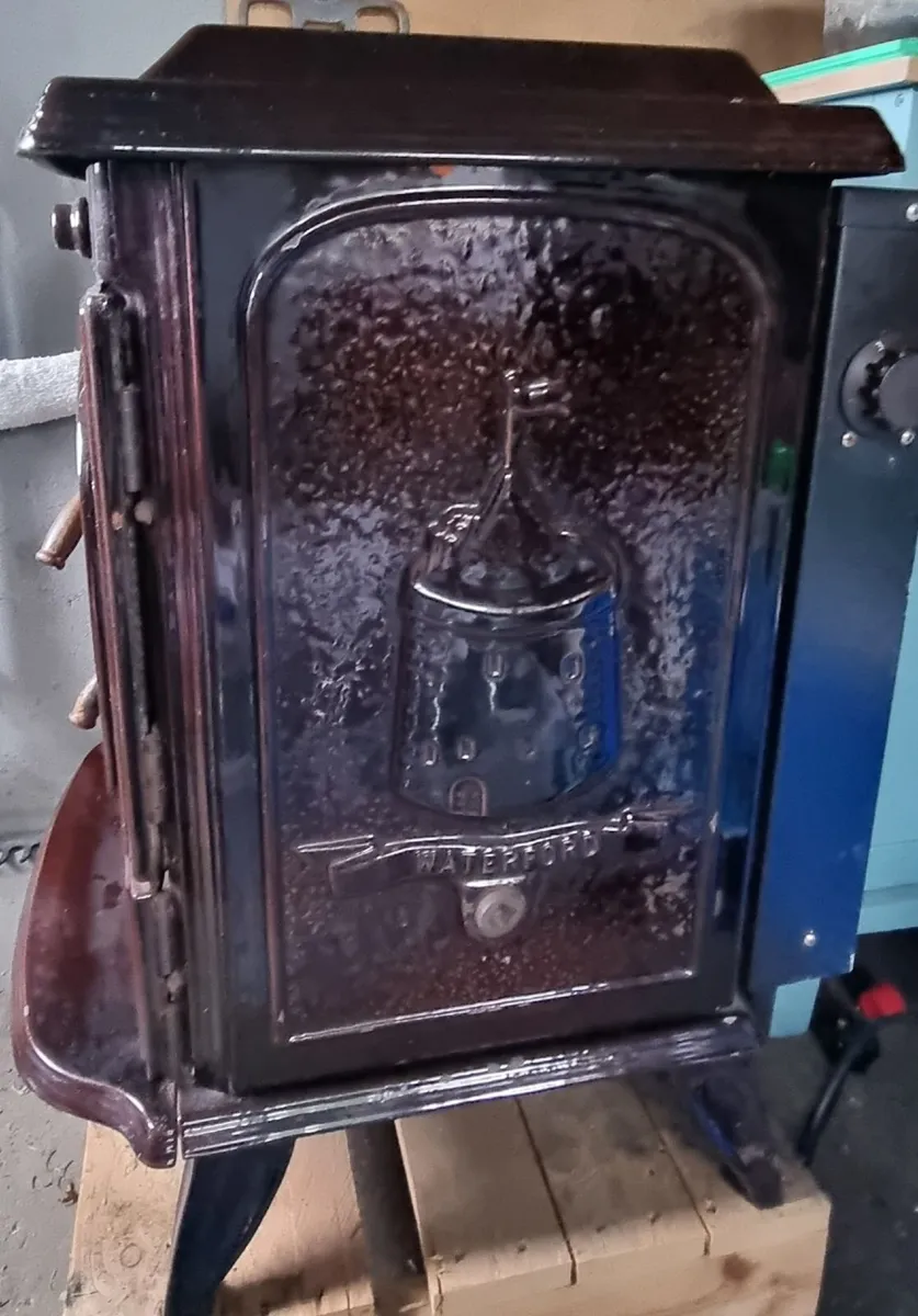 Stanley Erin solid fuel stove - Image 2