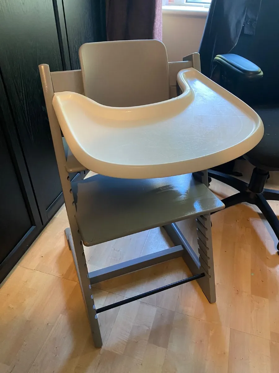 Stokke high chair & newborn attachment - Image 4