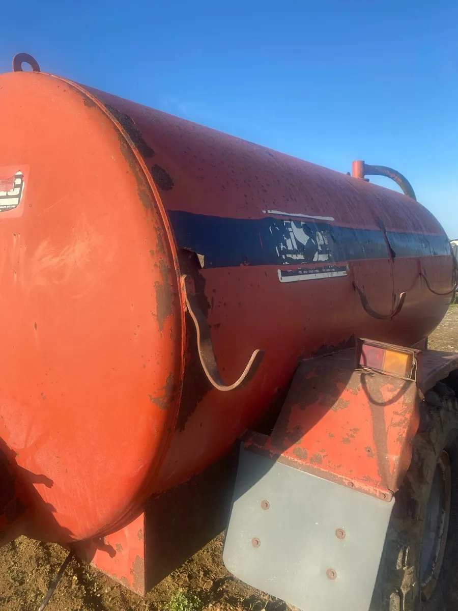 Slurry tanks - Image 1