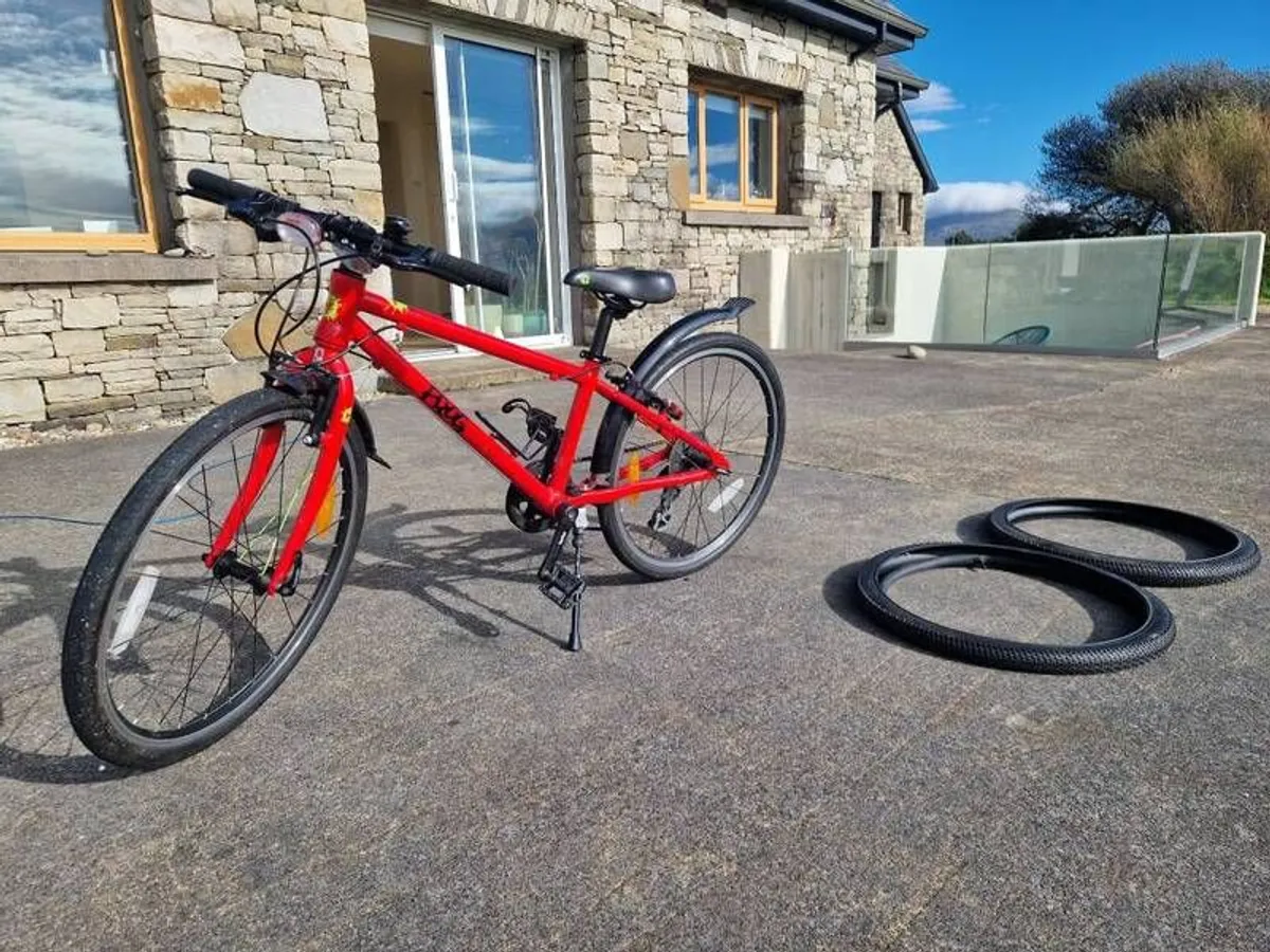 Frog bike 62cm 24inch 8 speed +2 new tyres - Image 1