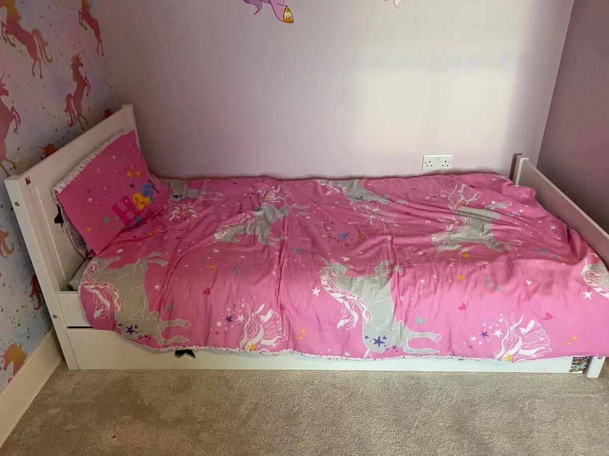 Childs bed - Image 1