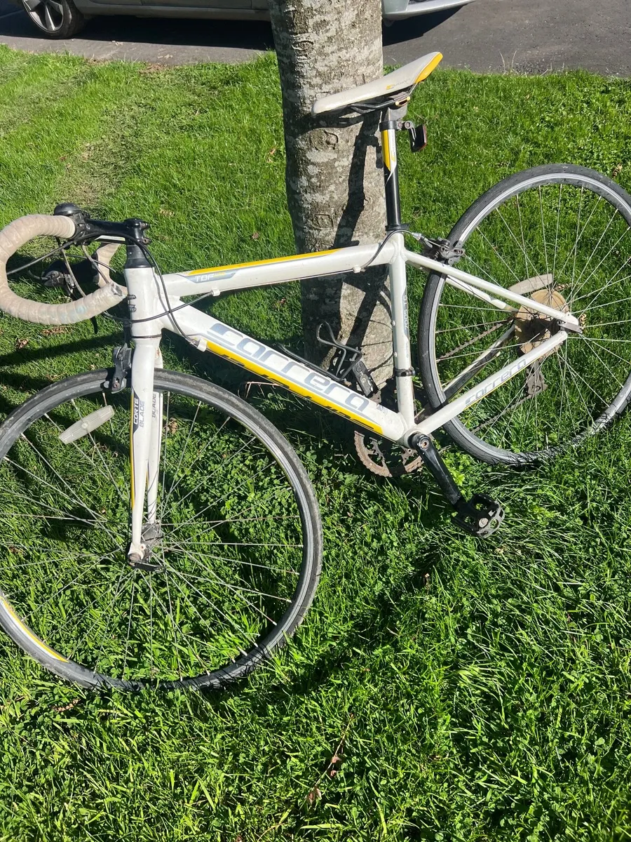 Carerra kids racing bike - Image 1