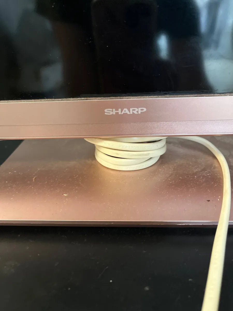 Pink smart tv 24 inch - Image 1