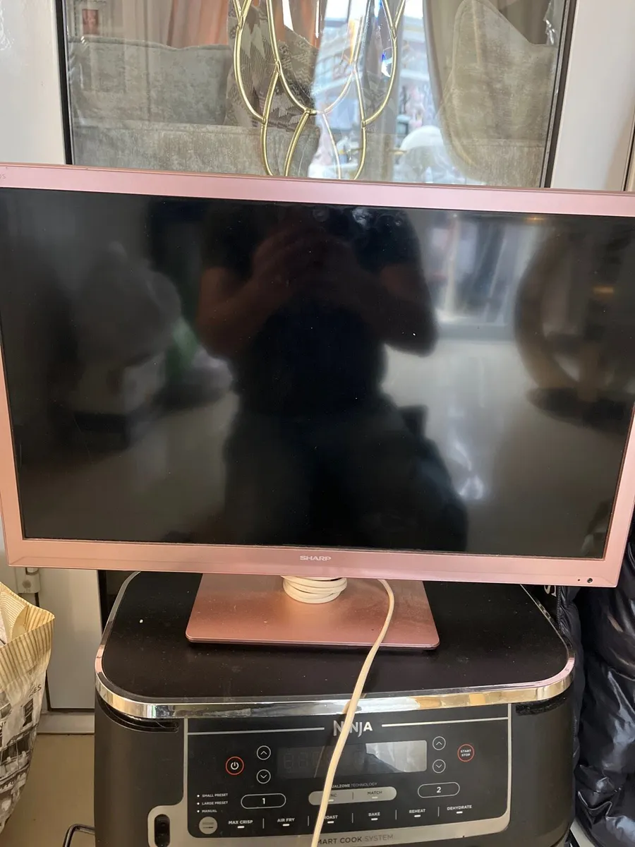 Pink smart tv 24 inch - Image 2