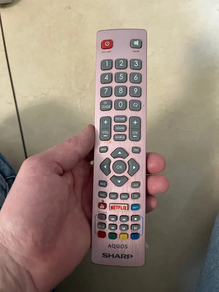 Pink smart tv 24 inch - Image 3