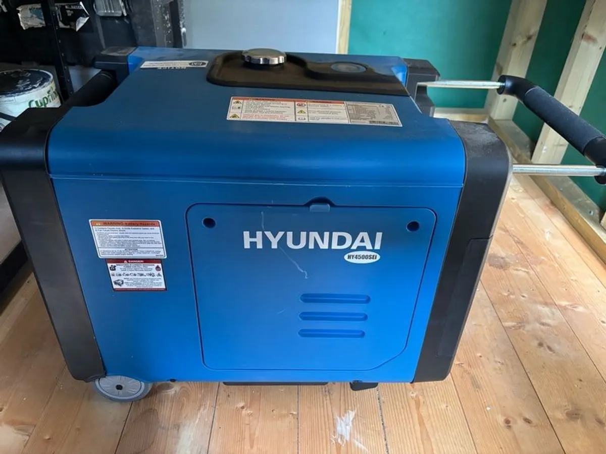 Hyundai 4.0kW Petrol Inverter Generator - Image 1