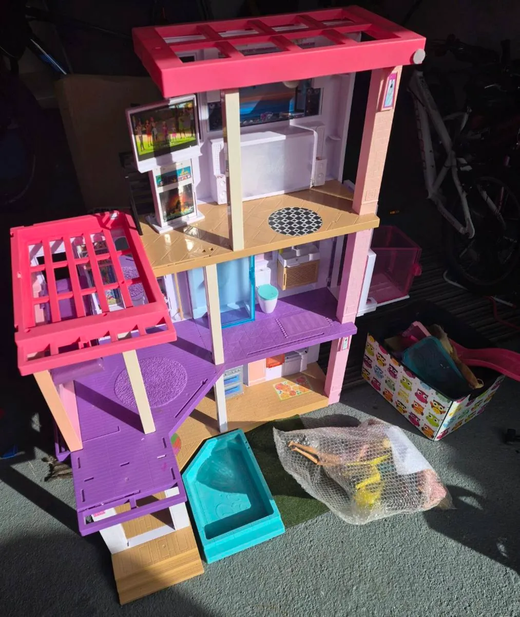 Barbie Dream House - Image 1