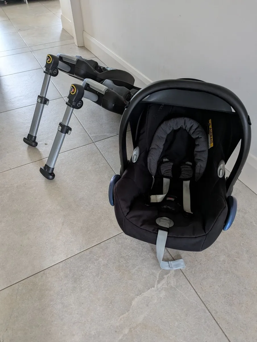 Maxi Cosi baby car seat - Image 3