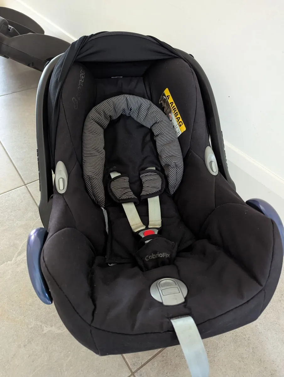 Maxi Cosi baby car seat - Image 2