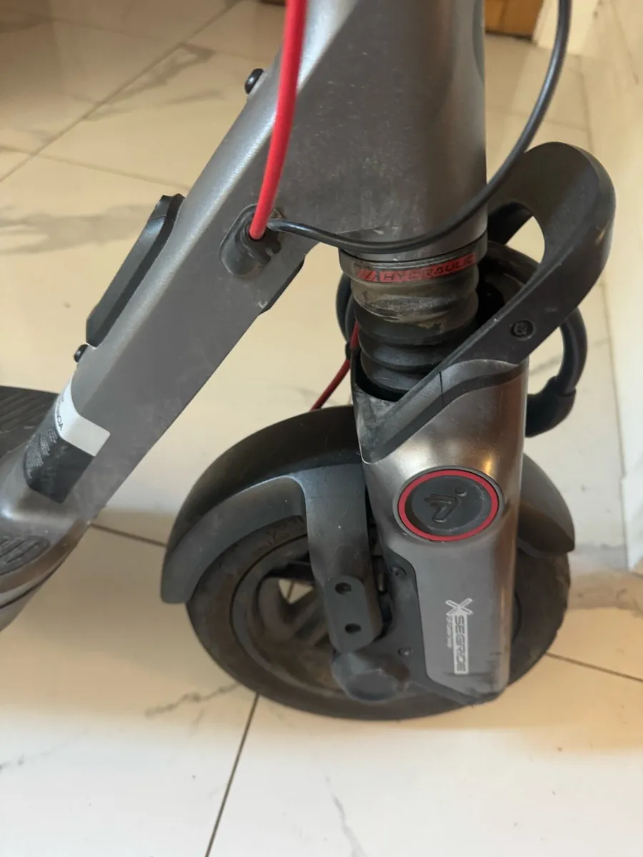 Segway F3 PRO E Scooter - Image 3