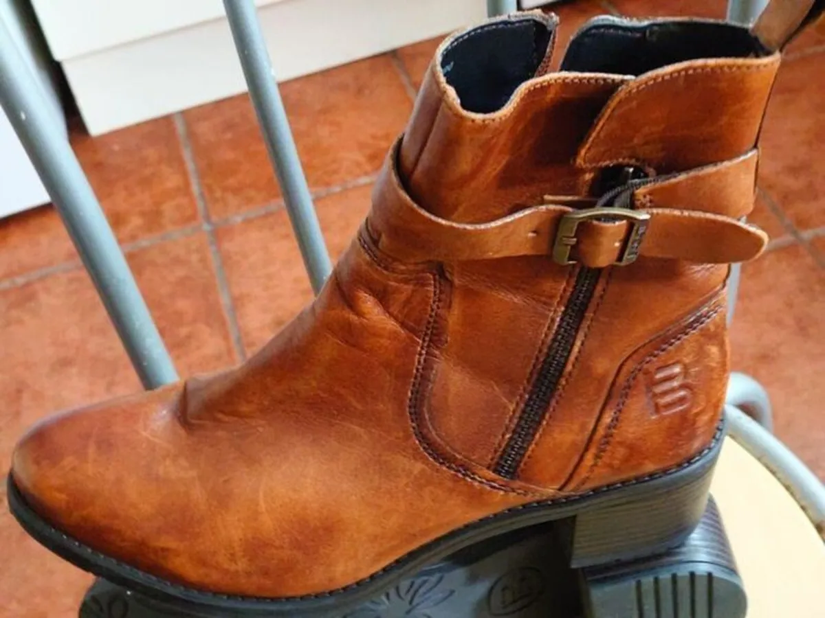 Ladies Leather Boots - Image 1
