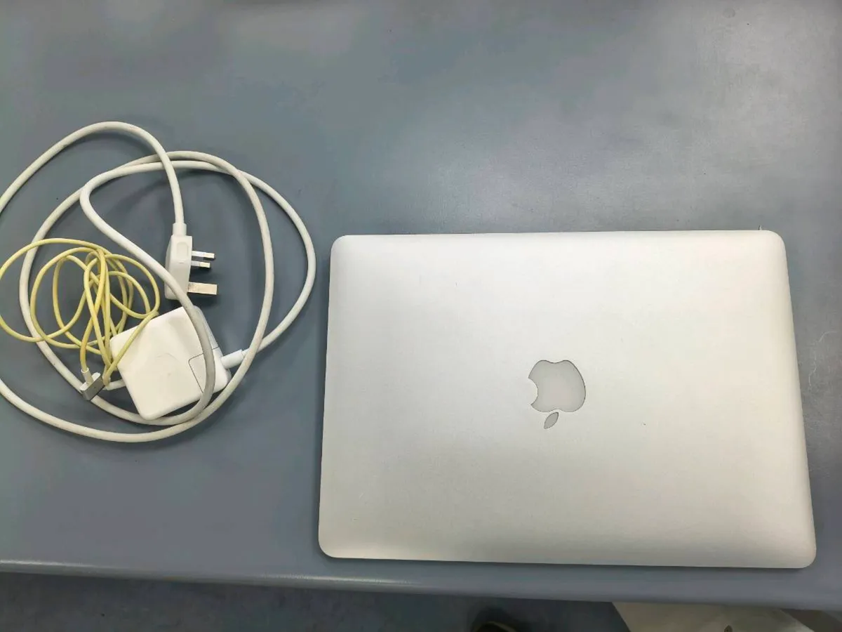 Apple MacBook Air 13-inch (2017) – Intel Core i7 - Image 4