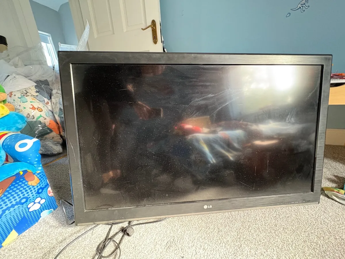 LG TV - Image 2