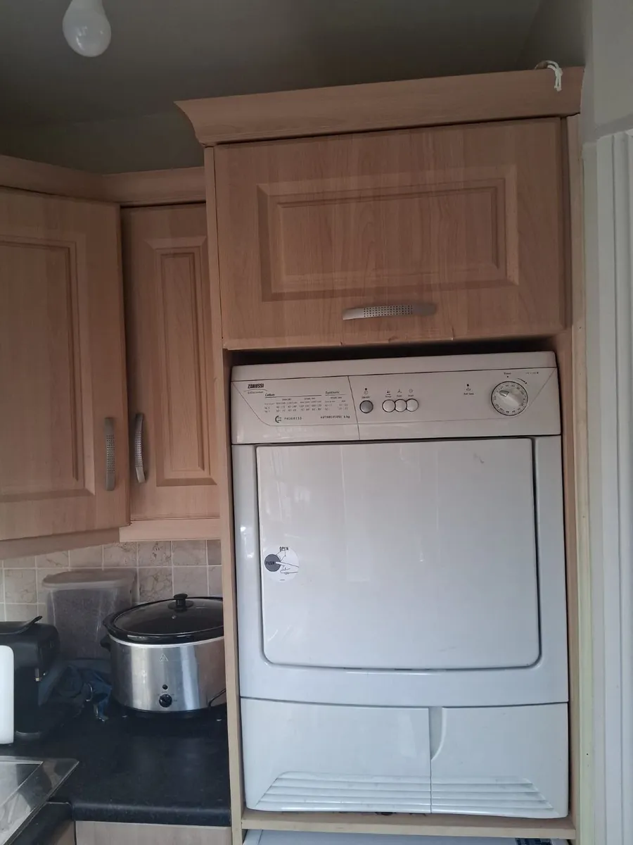 Kitchen cabinets - Image 2