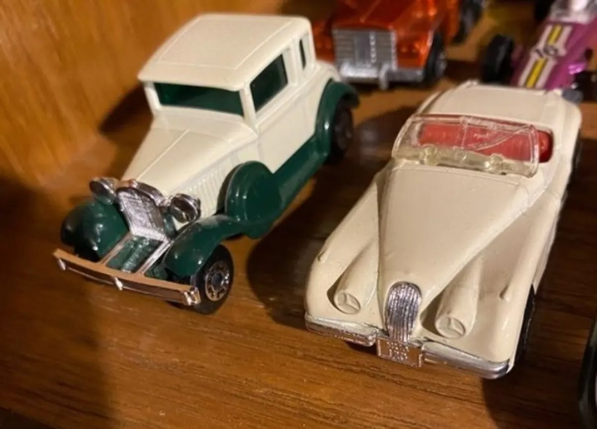 2 vintage matchbox models