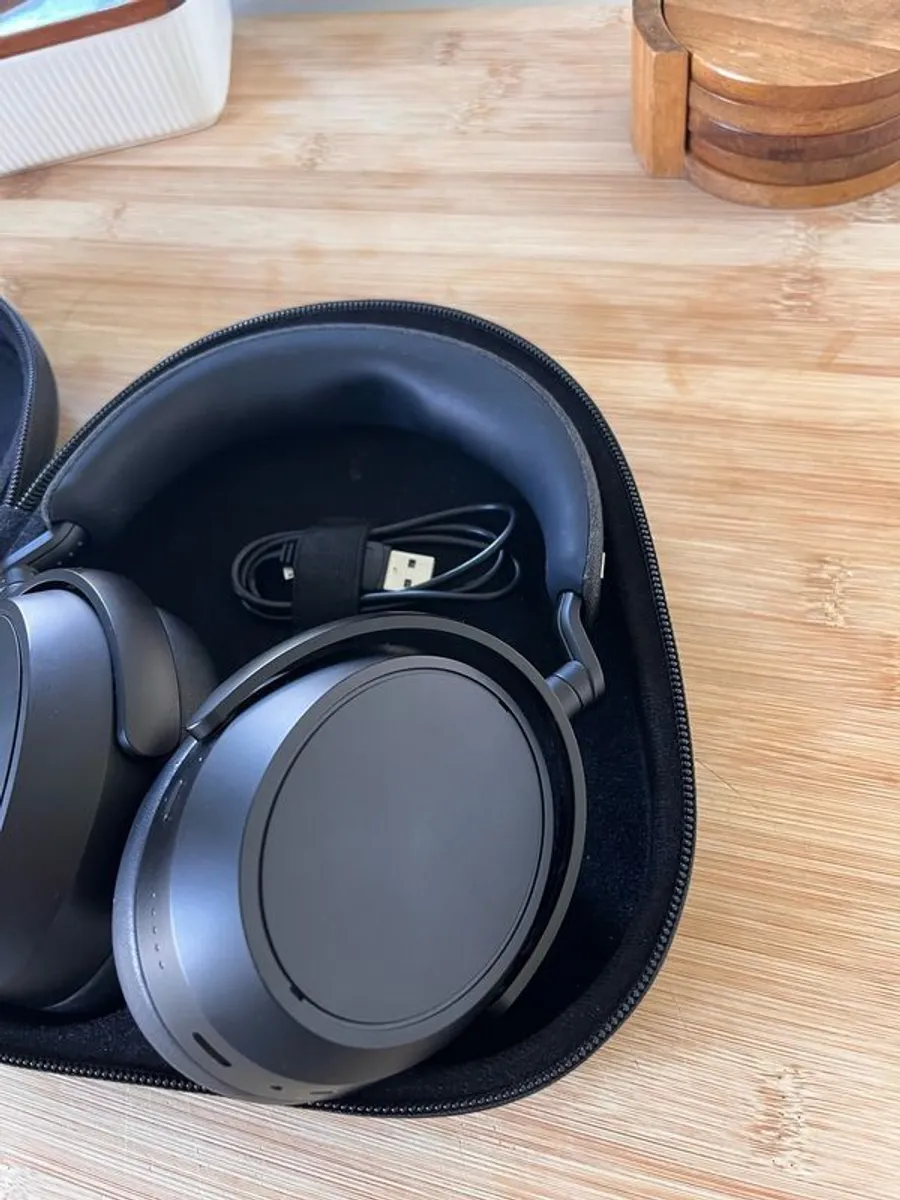 Sennheiser Momentum 4 (black) - Image 1