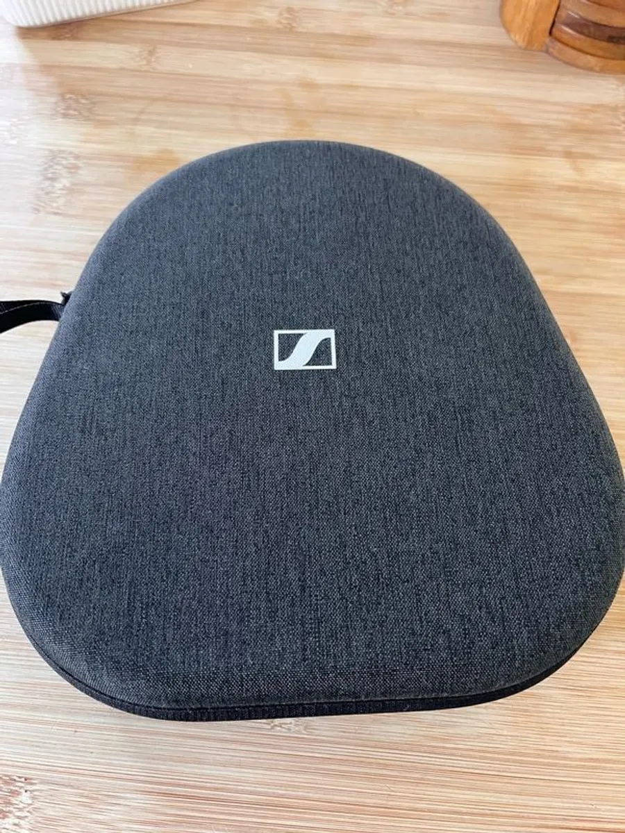 Sennheiser Momentum 4 (black) - Image 2