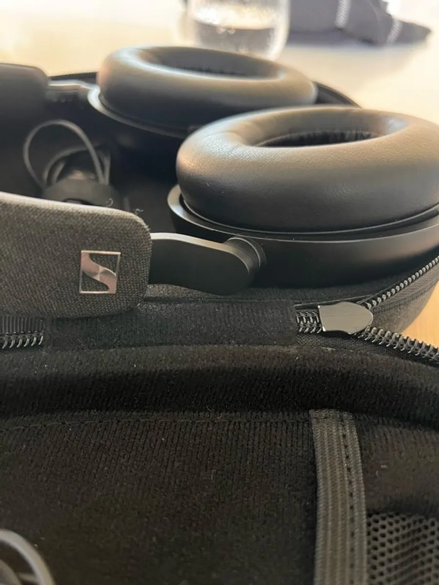Sennheiser Momentum 4 (black) - Image 4