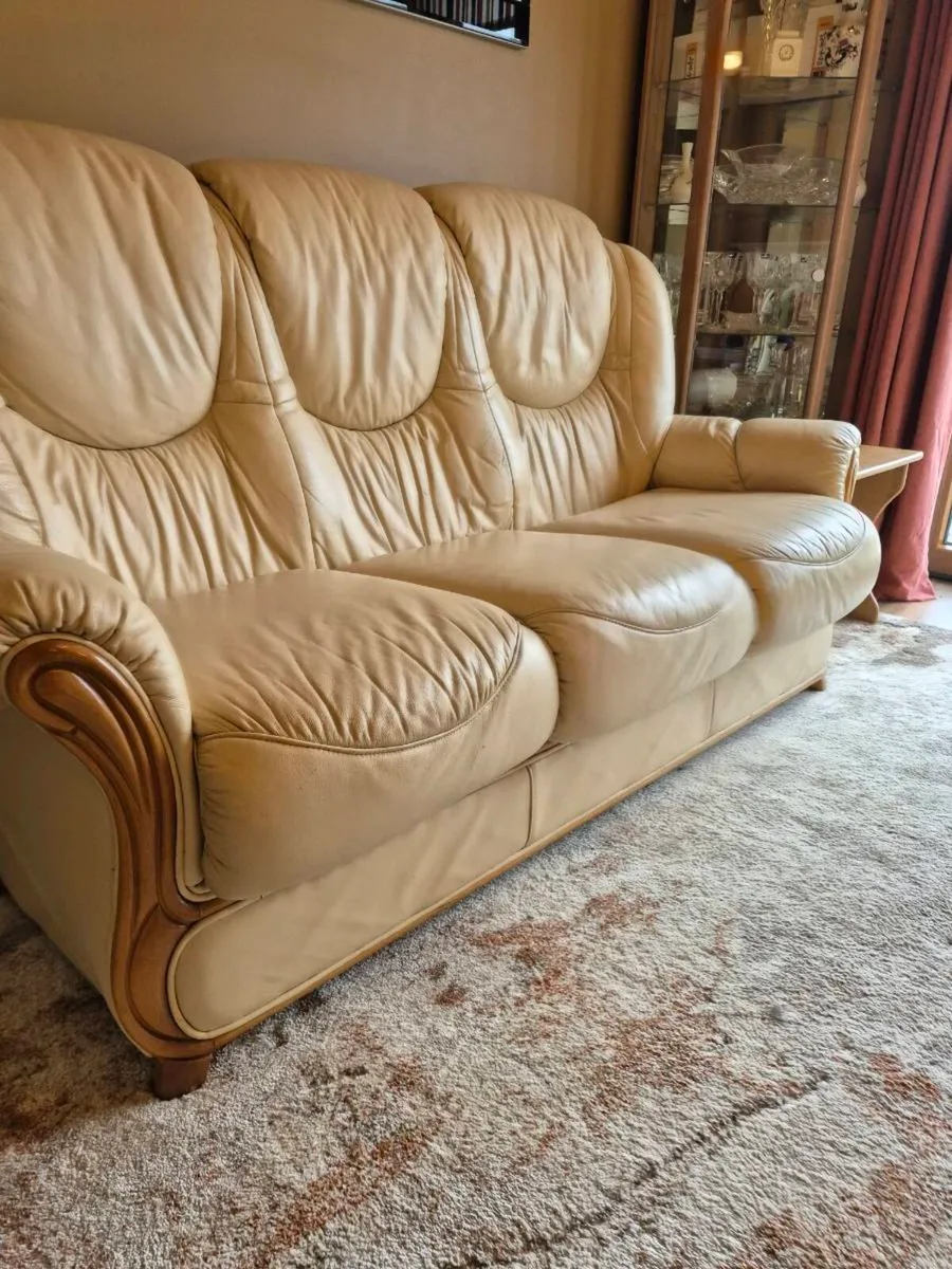 Cream Leather Suite 3+1+1 - Image 1